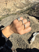 Load image into Gallery viewer, Thin Saturn Band